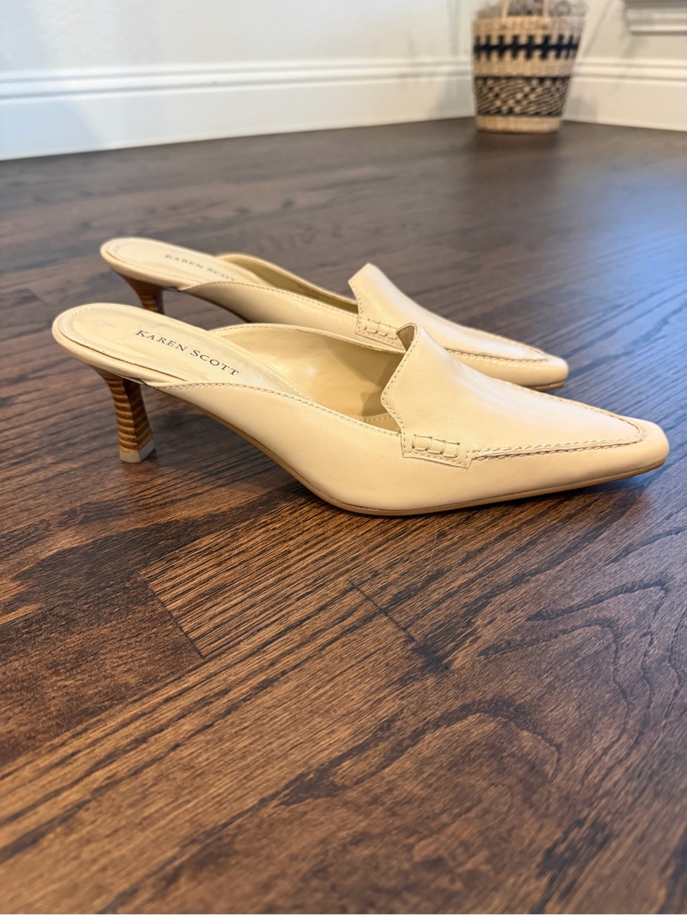 Karen Scott Beige Pointed-Toe Leather Kitten Heel Mules